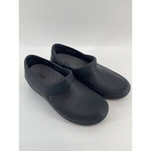 Women’s Crocs Dual Comfort Slip Resistant Work Wear Clogs Matte Black Size 7